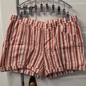 Striped shorts with pockets